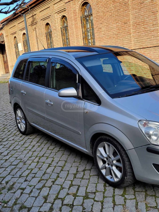 Opel Zafira 2009 — photo 2