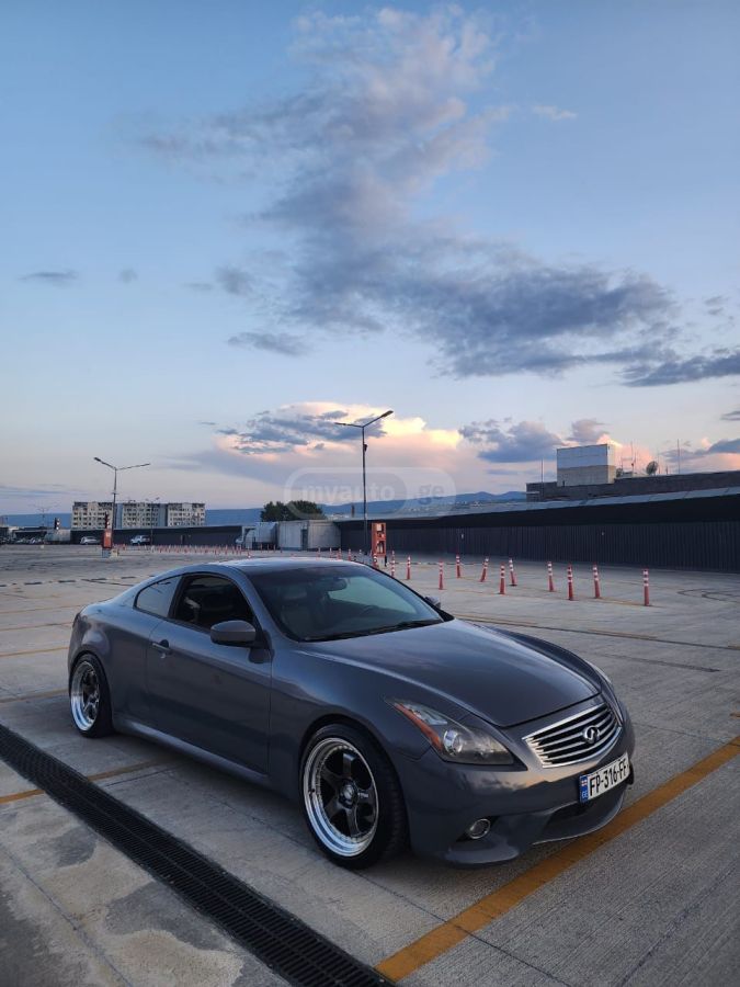 Infiniti G37 2012 — photo 2
