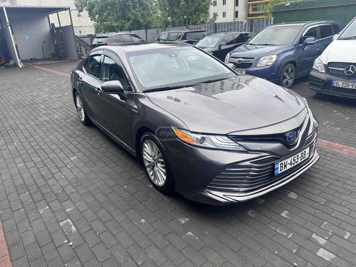 Toyota Camry 2019 — photo 2