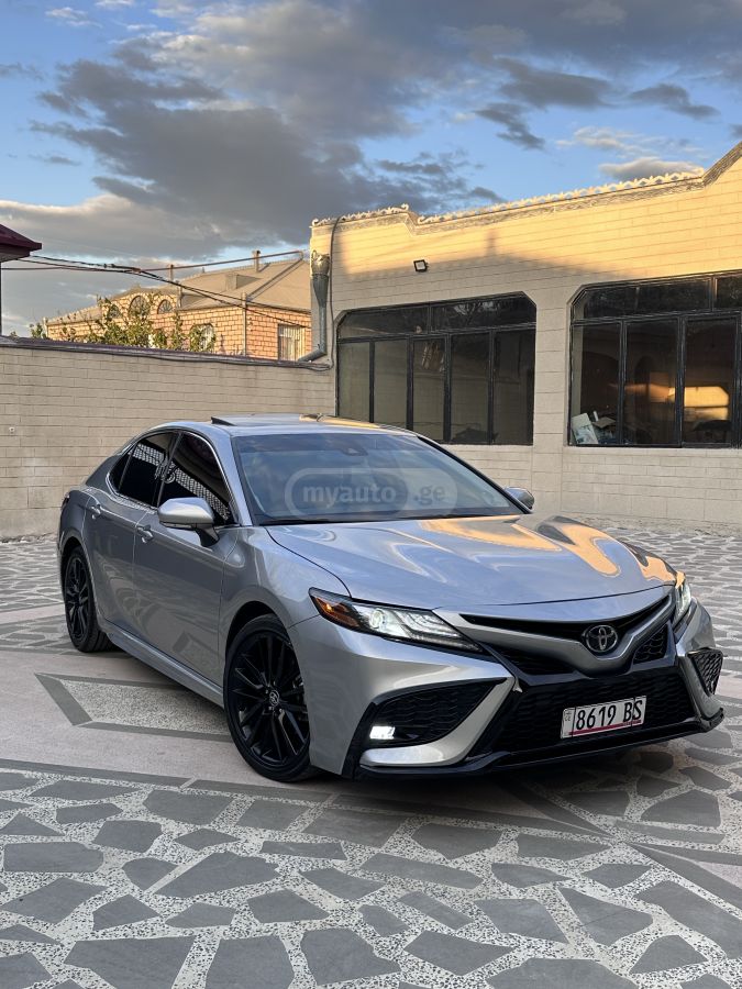 Toyota Camry 2023 — photo 2