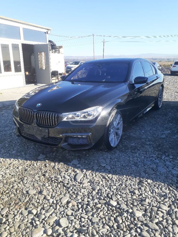 BMW 750