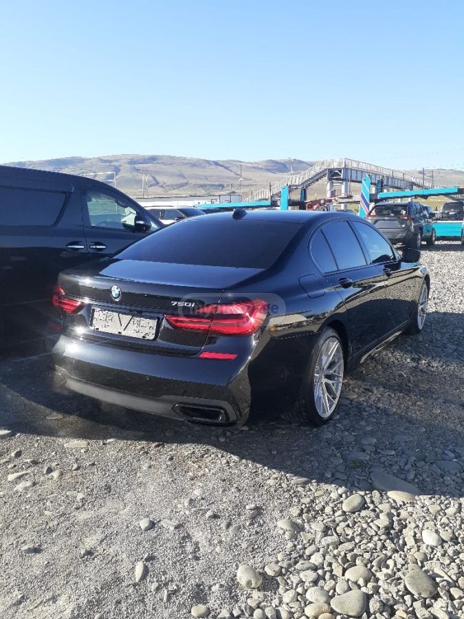 BMW 750 2016 — photo 2