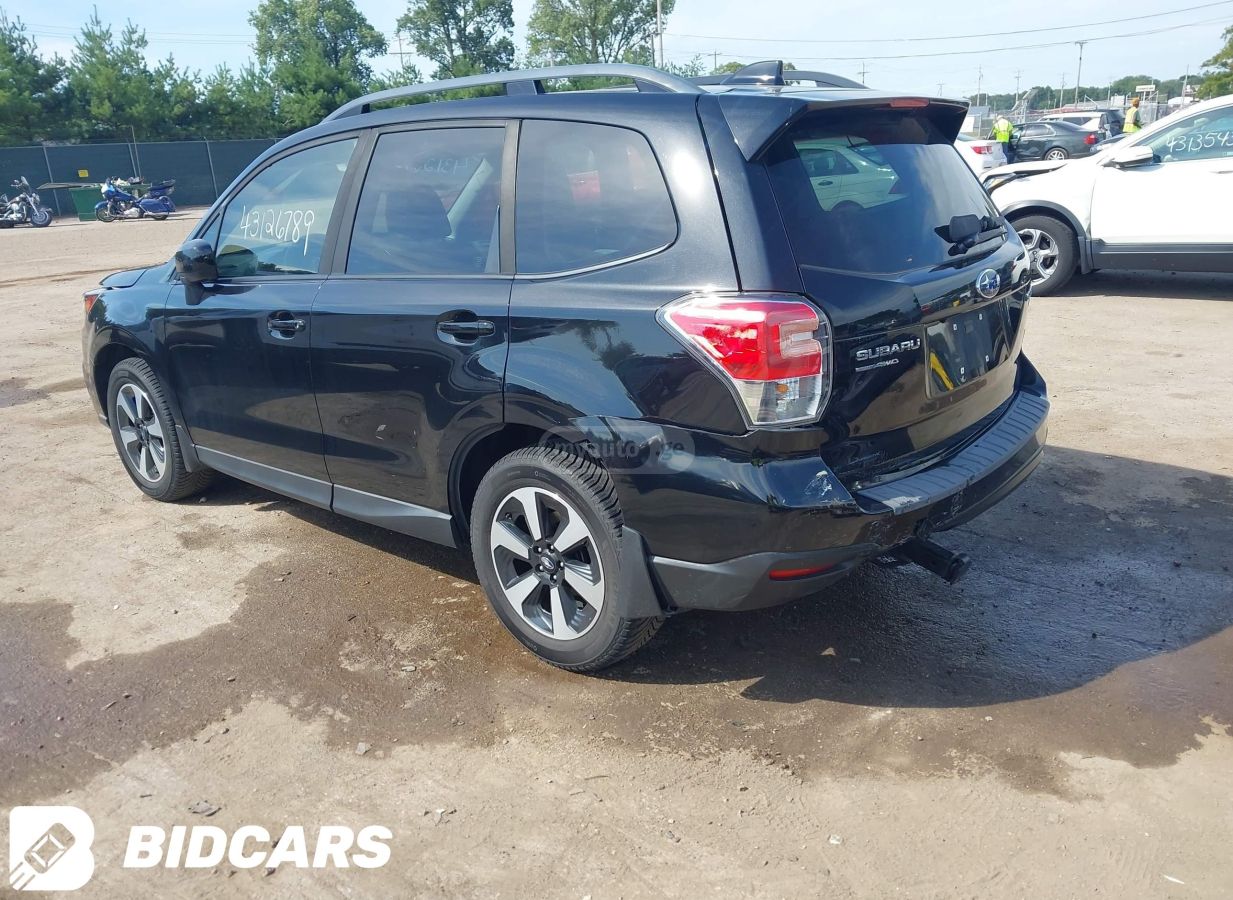 Subaru Forester 2017 — photo 2