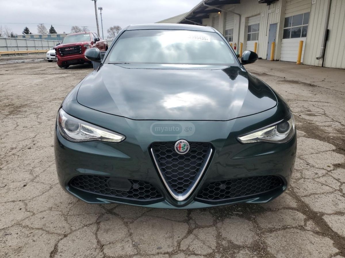 Alfa Romeo Giulia 2020 — photo 2