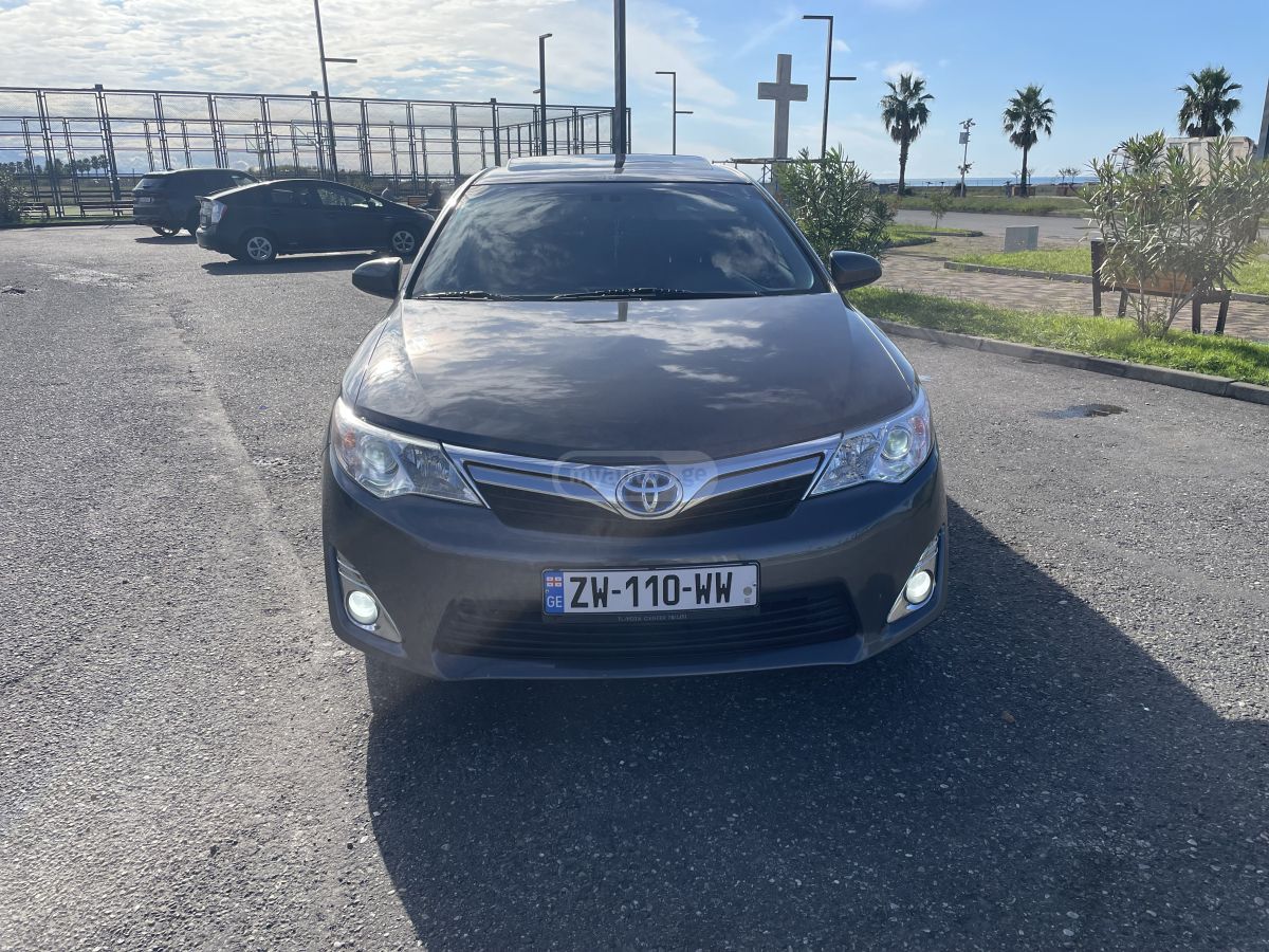 Toyota Camry 2014 — photo 2