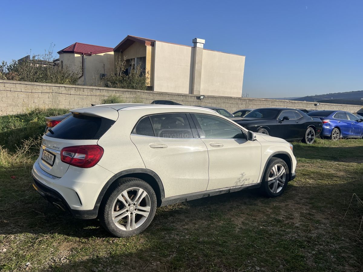 Mercedes-Benz GLA 200 2014 — photo 2