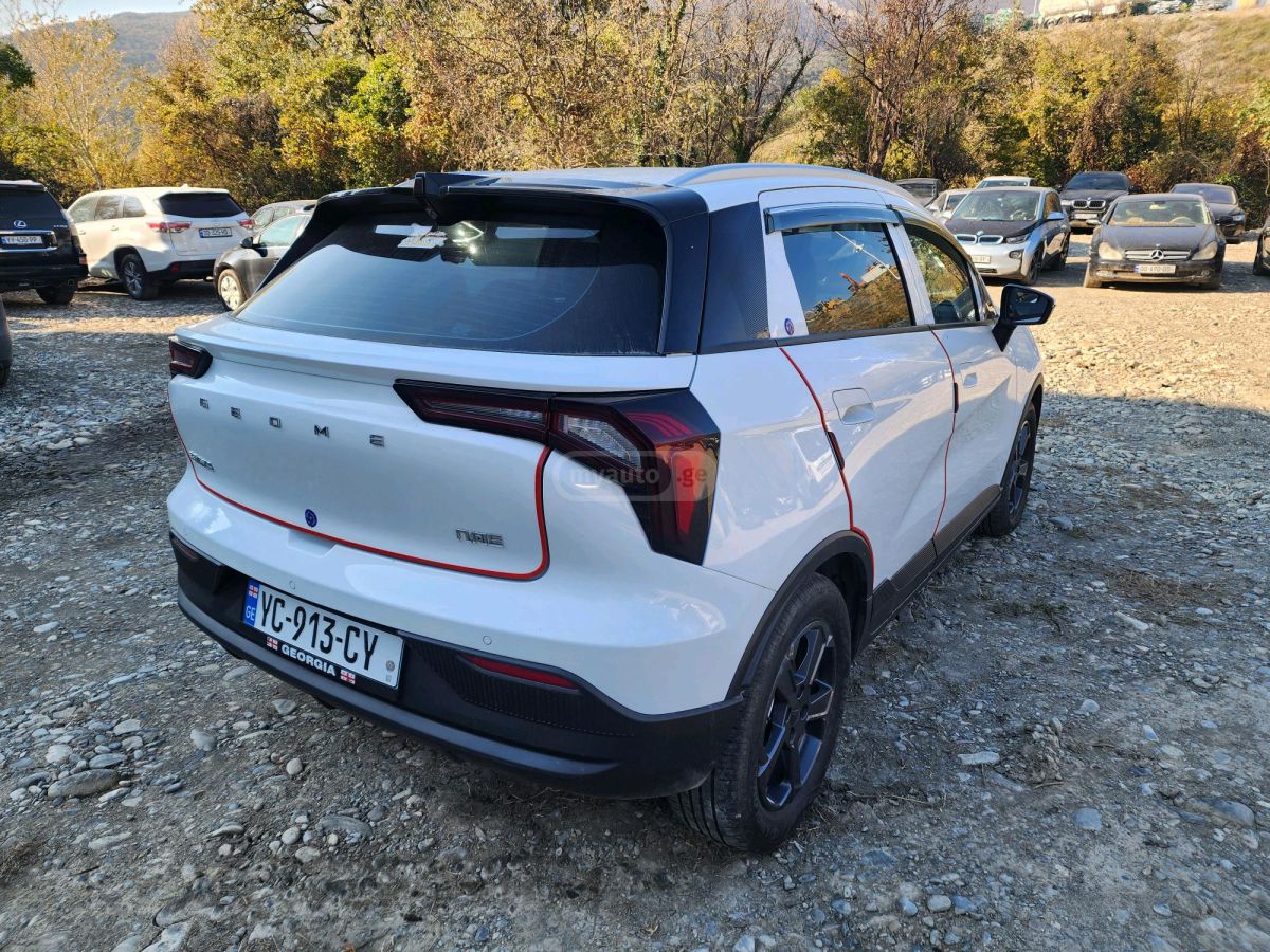 Geely Geometry C 2023 — photo 2
