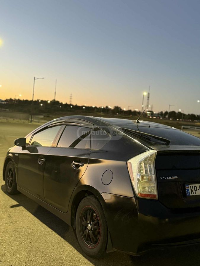 Toyota Prius 2011 — photo 2