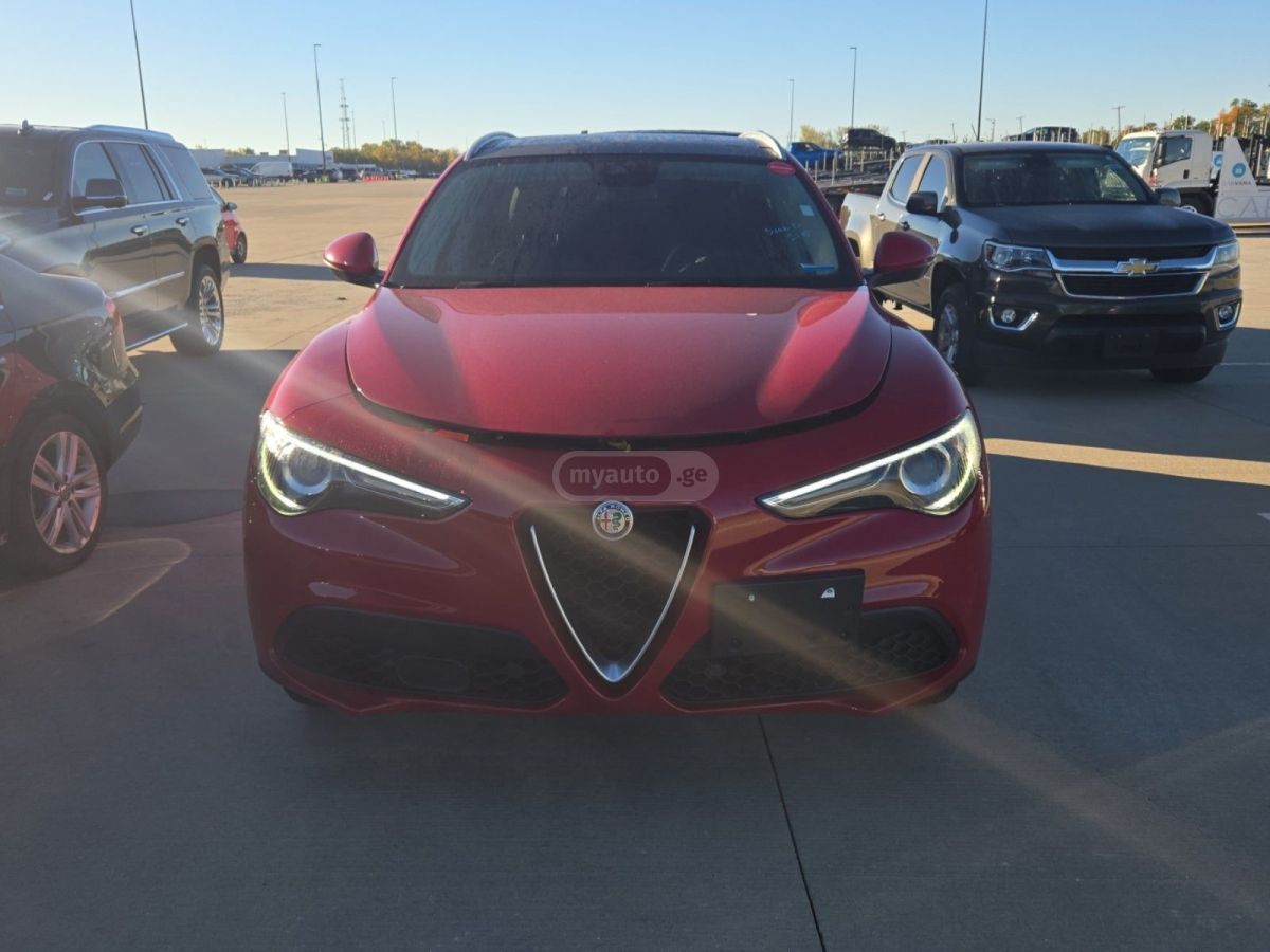 Alfa Romeo Stelvio 2018 — photo 2