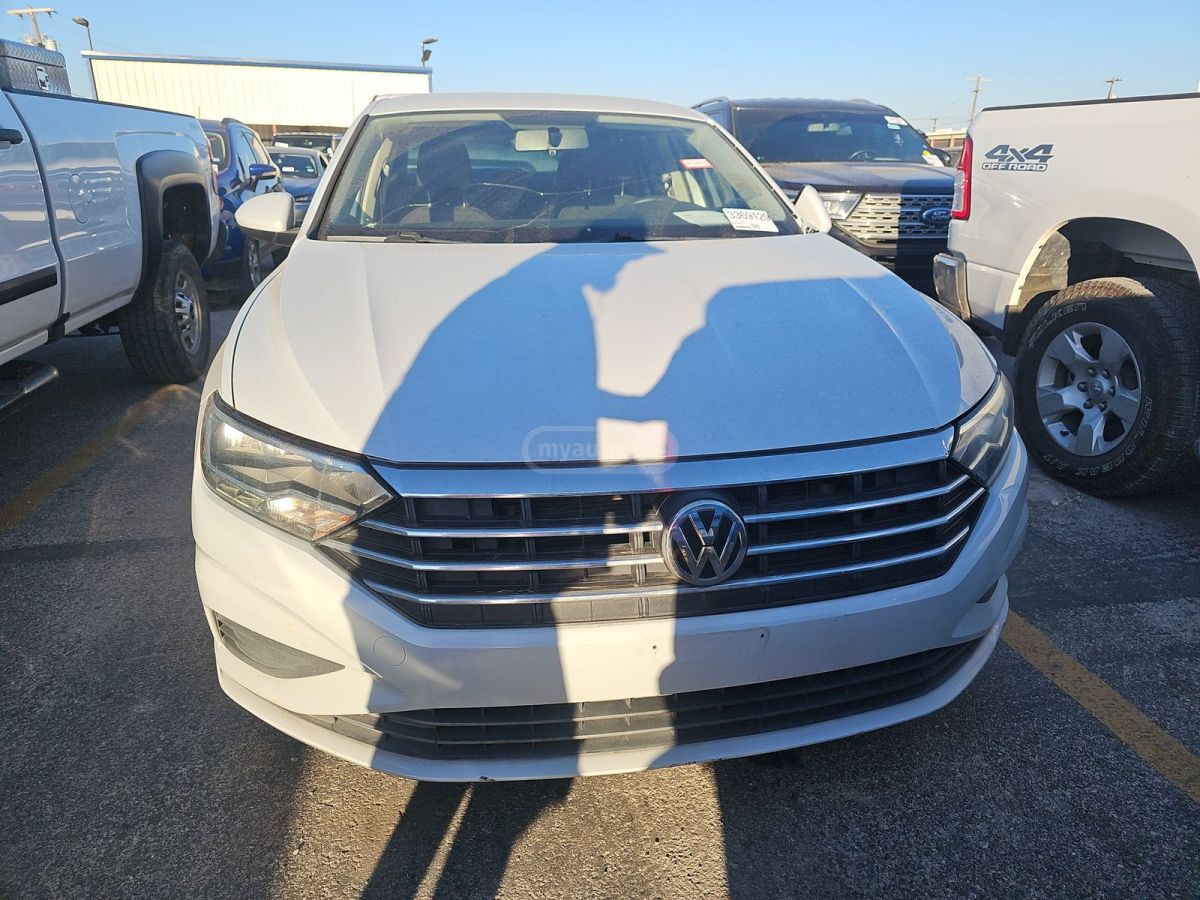 Volkswagen Jetta 2019 — photo 2