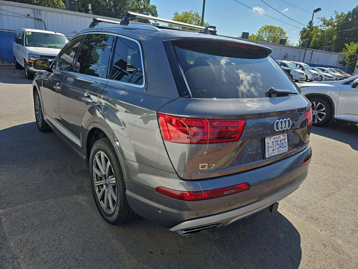 Audi Q7 2019 — photo 2