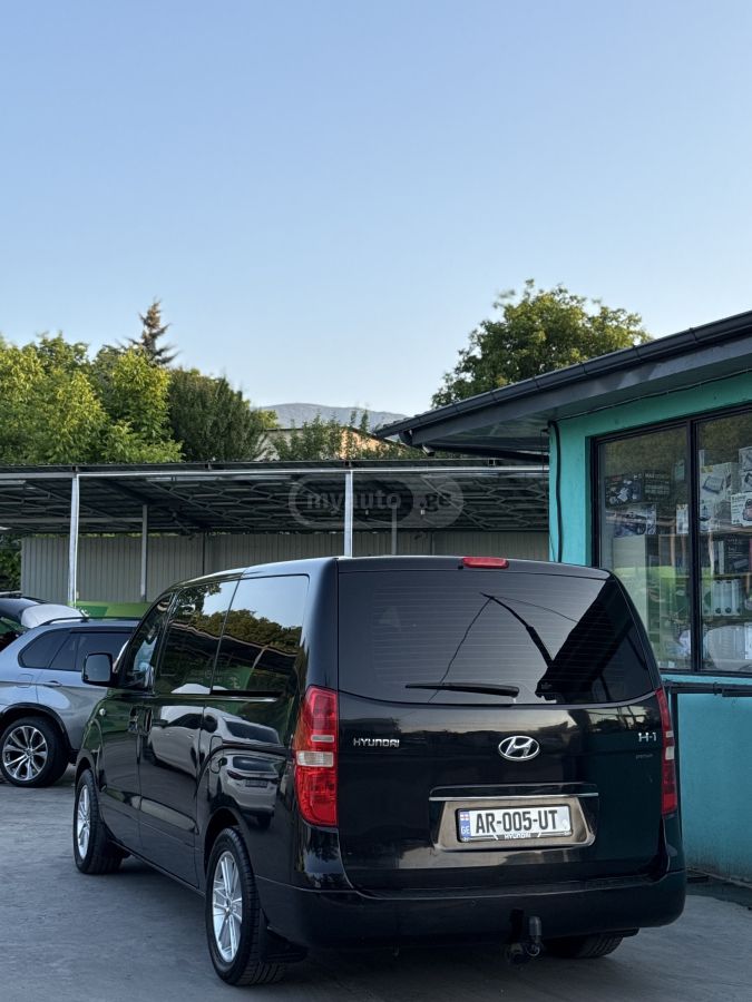 Hyundai H 1 2010 — photo 2