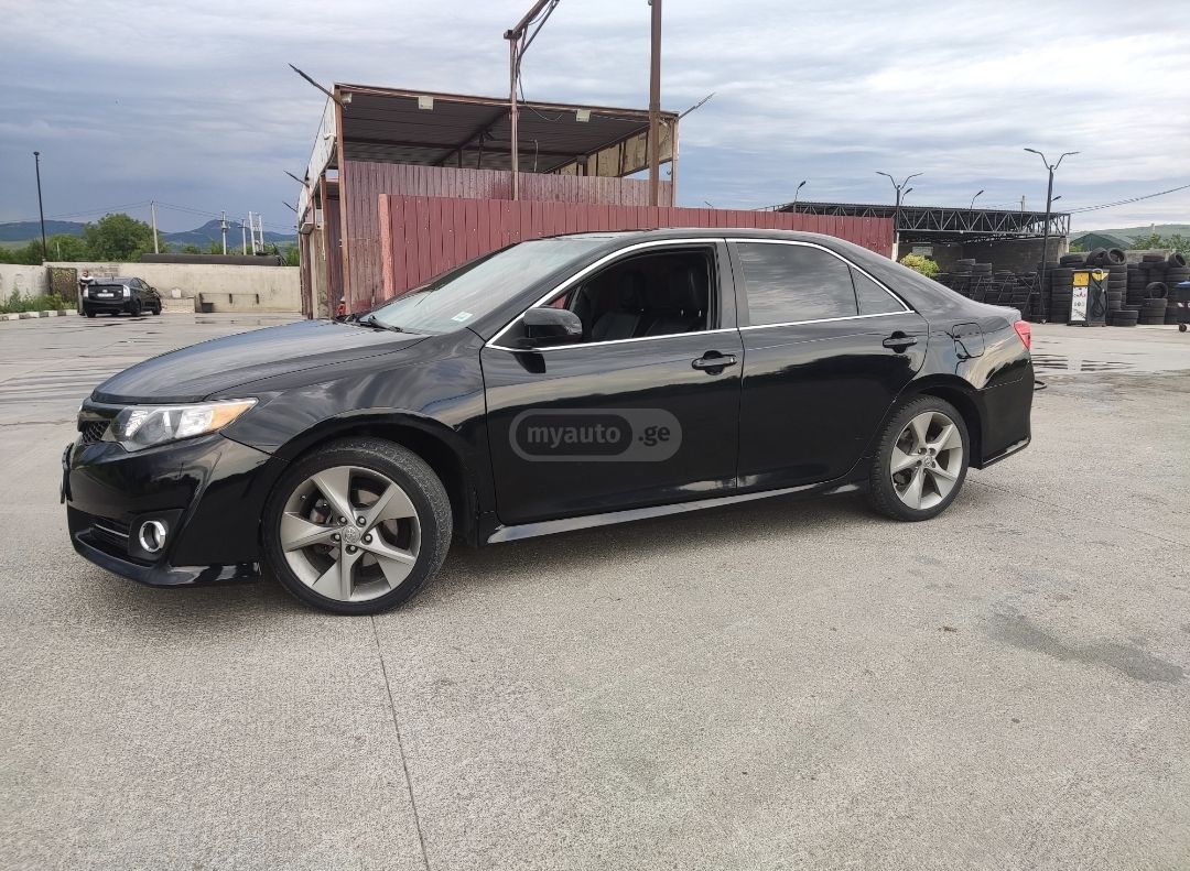 Toyota Camry 2012 — photo 2