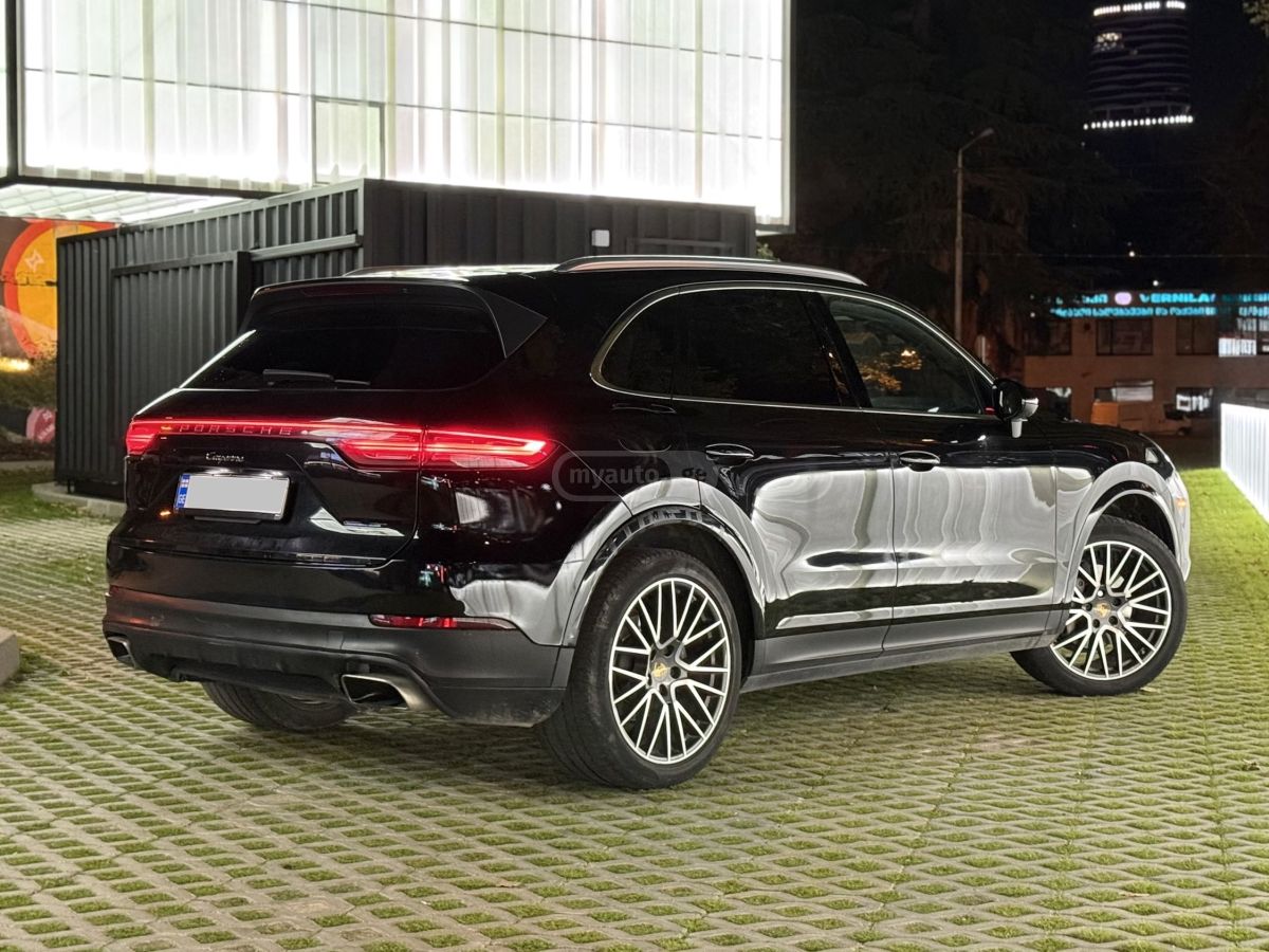 Porsche Cayenne 2022 — photo 2