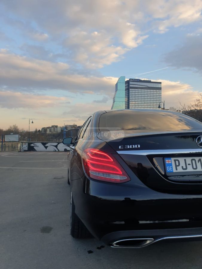 Mercedes-Benz C 300 2015 — photo 2