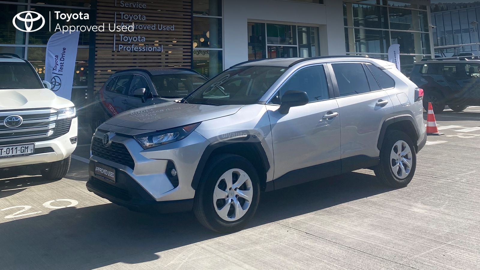 Toyota RAV4 2019 — photo 2
