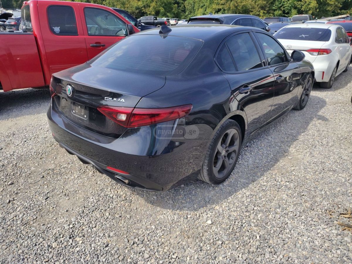 Alfa Romeo Giulia 2017 — photo 2