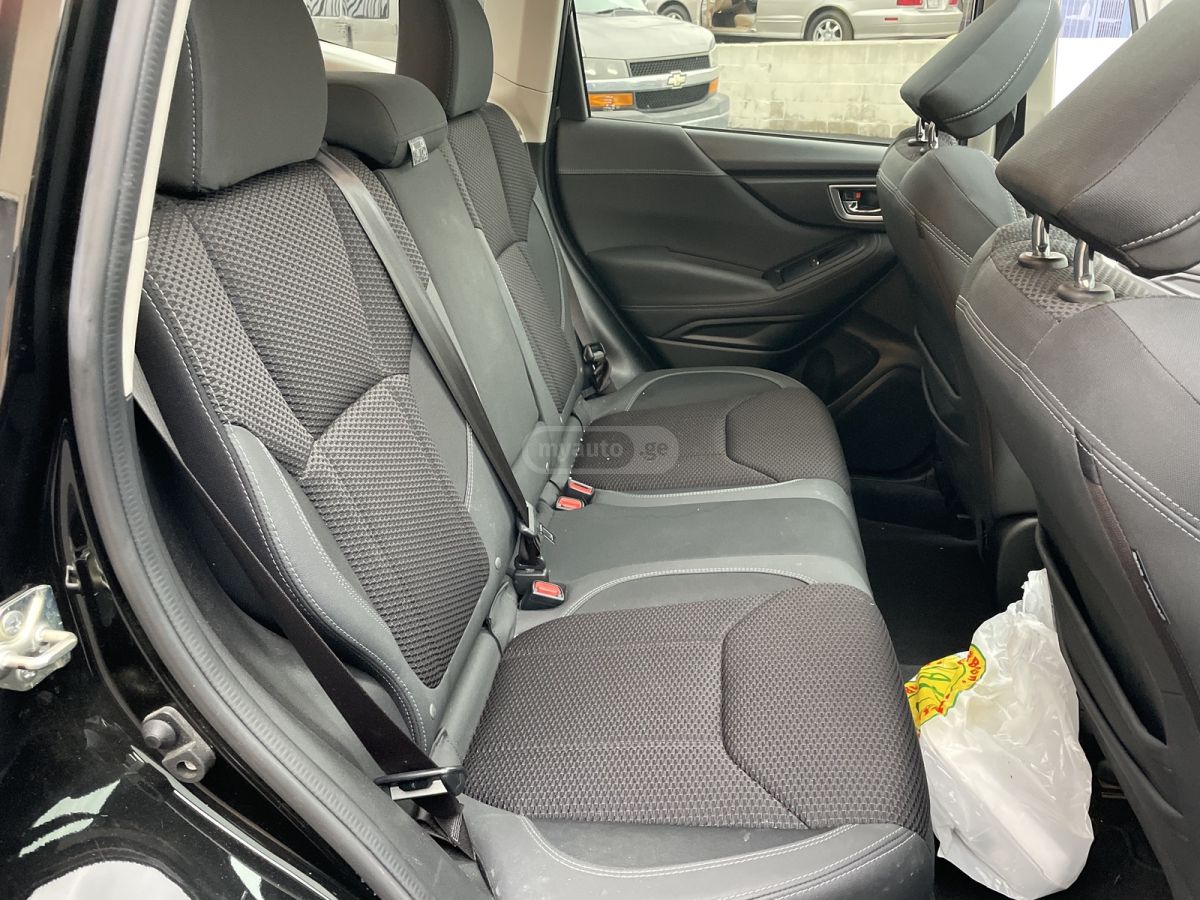 Subaru Forester 2019 — photo 2