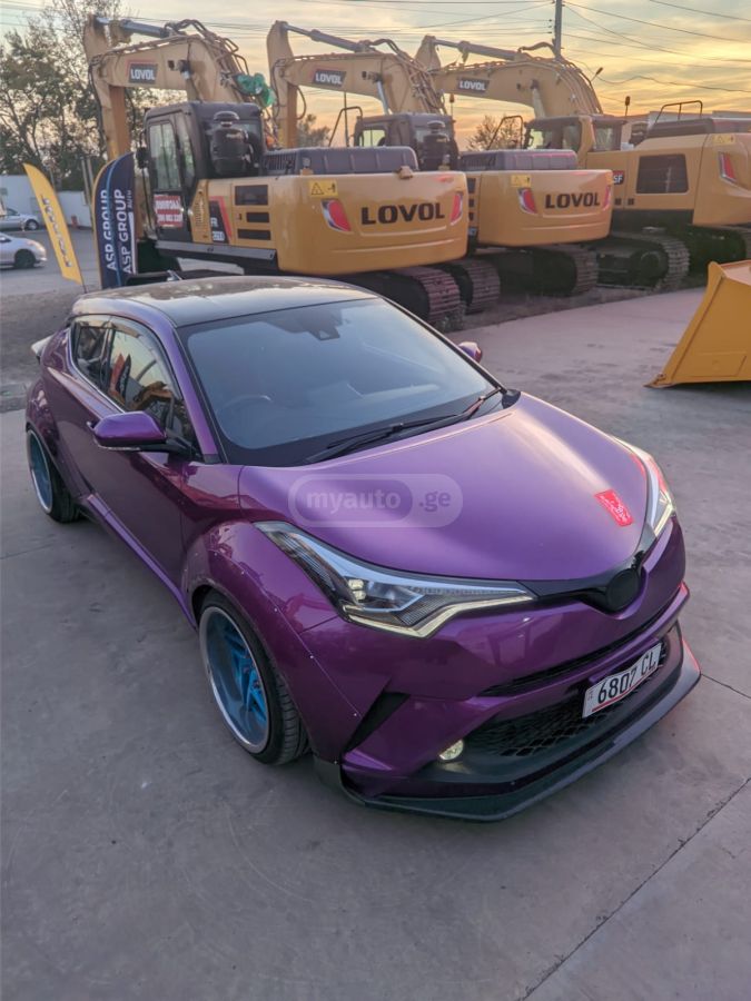 Toyota C-HR 2017 — photo 2