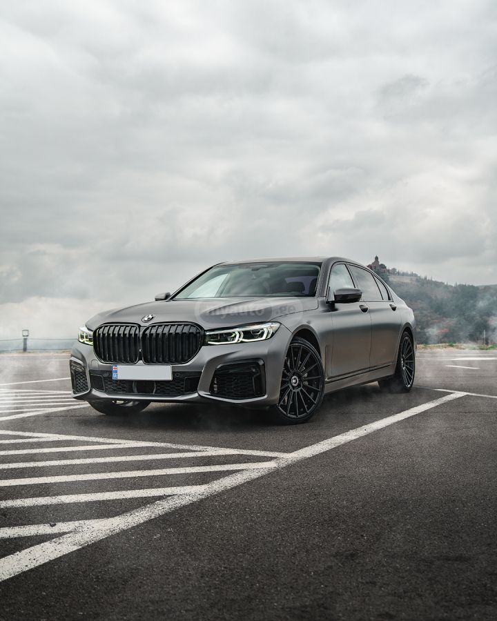BMW 750 2024 — photo 2