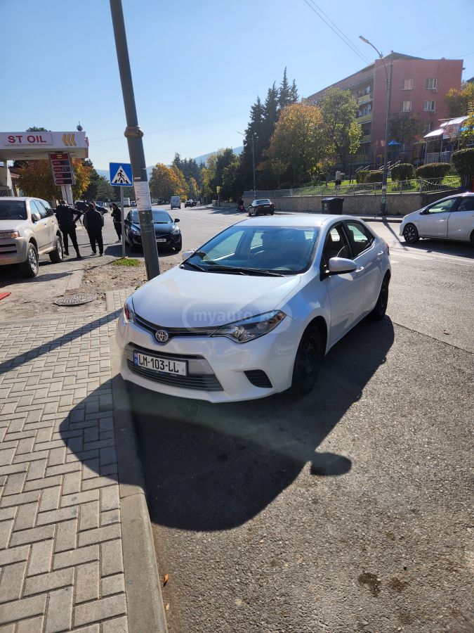Toyota Corolla 2015 — photo 2