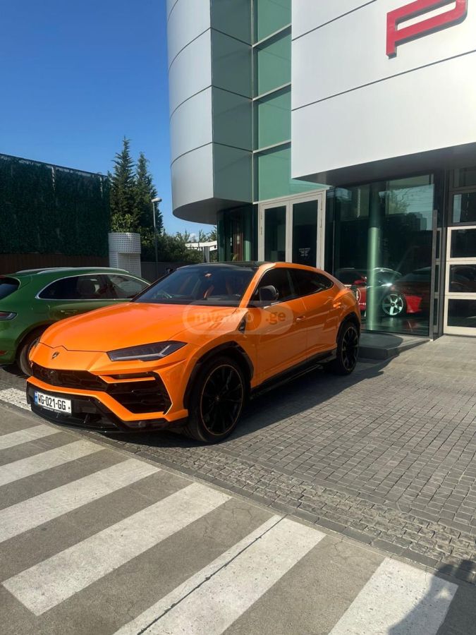 Lamborghini Urus 2022 — photo 2