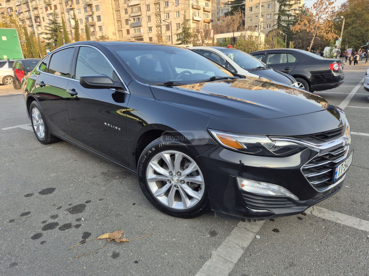 Chevrolet Malibu 2018 — photo 2