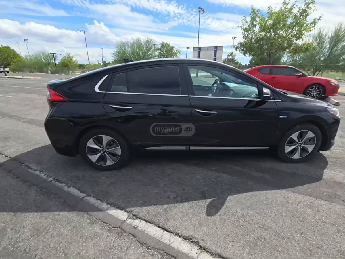 Hyundai Ioniq 2019 — photo 2