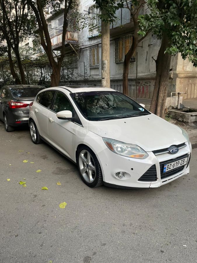 Ford Focus 2011 — photo 2
