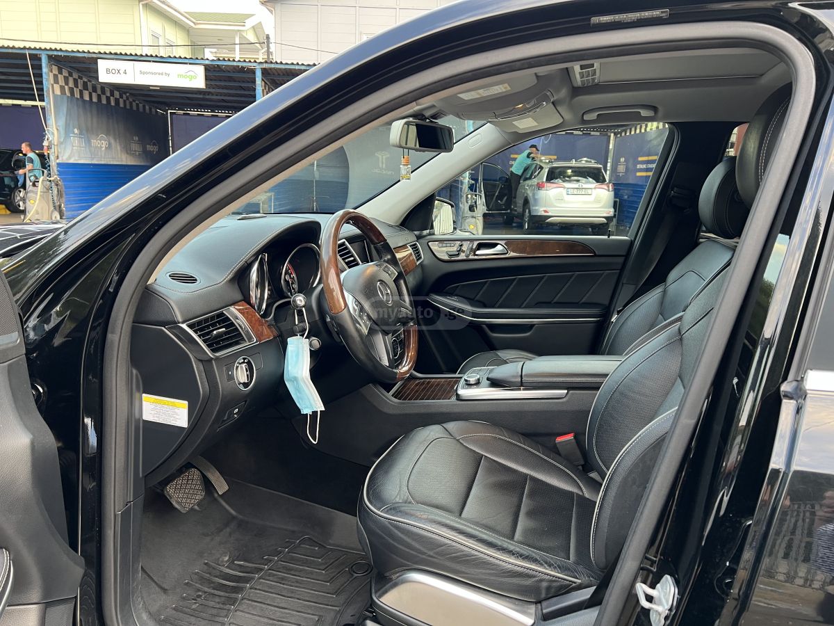 Mercedes-Benz GL 550 2012 — photo 2