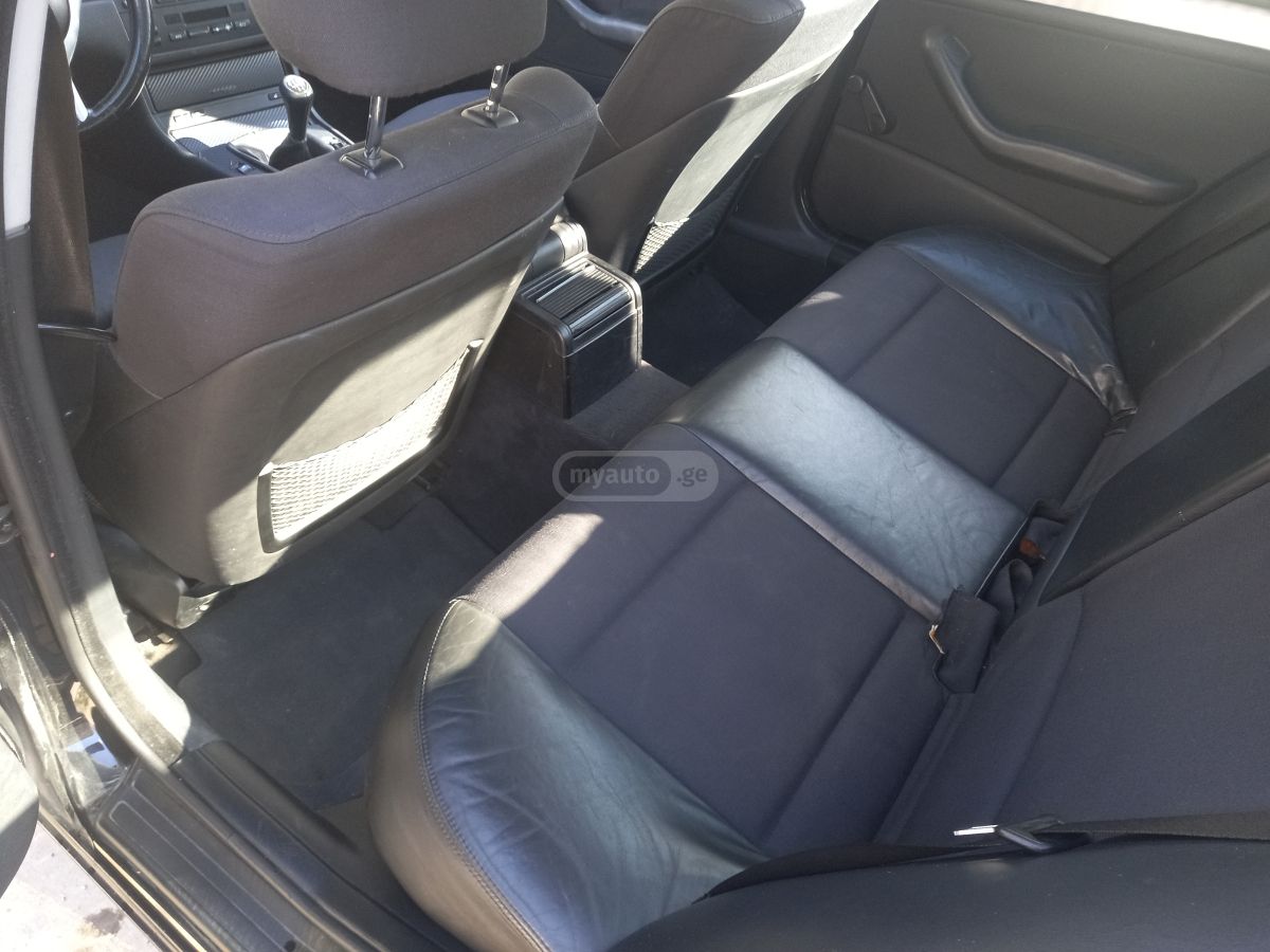 BMW 318 2002 — photo 2
