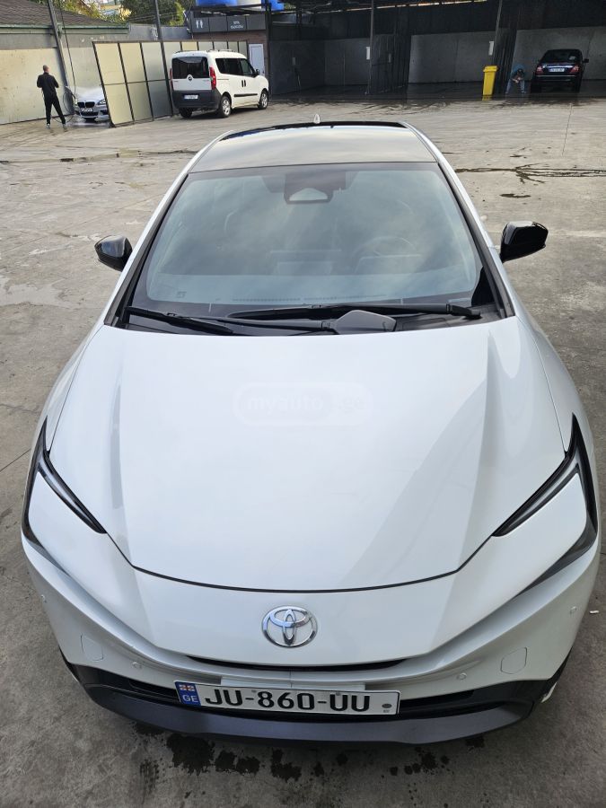 Toyota Prius 2023 — photo 2