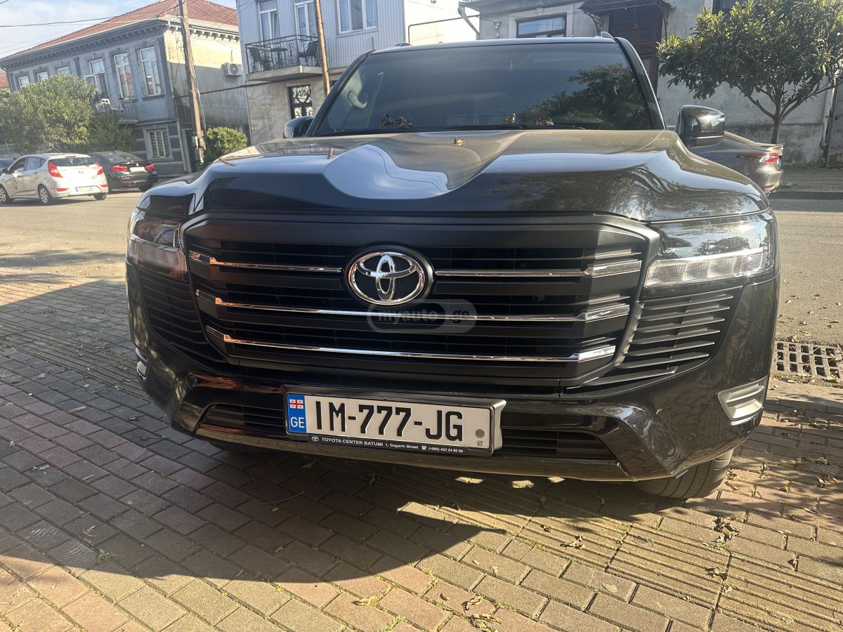 Toyota Land Cruiser 2022 — photo 2