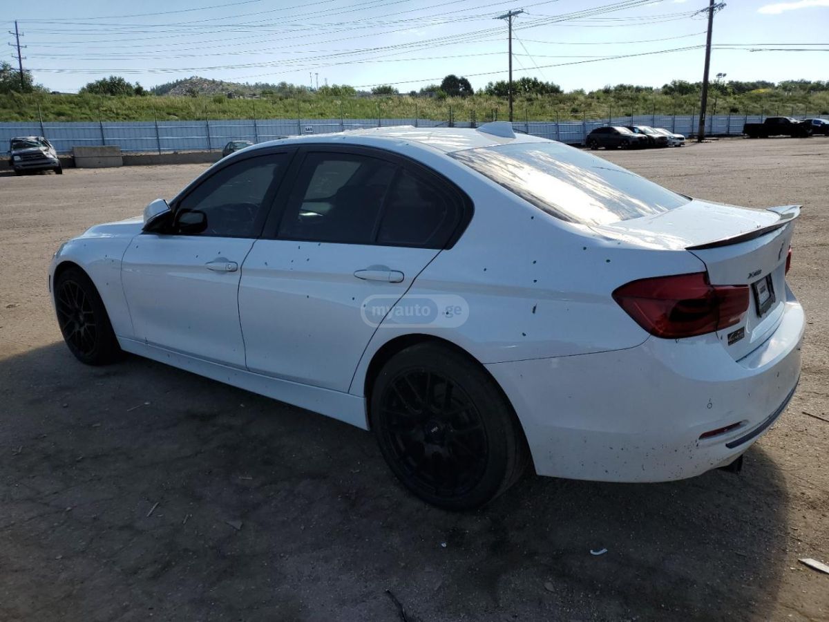 BMW 320 2017 — photo 2