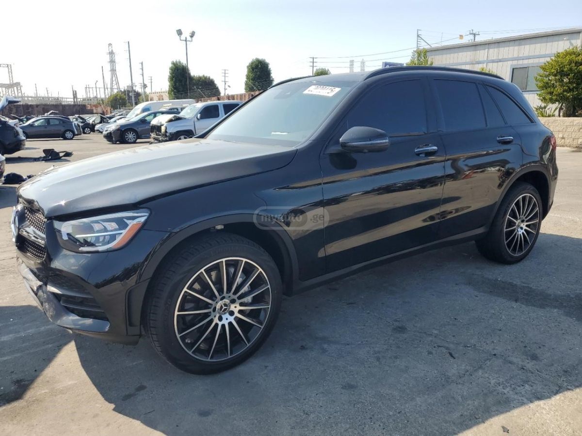 Mercedes-Benz GLC 300 2023 — photo 2