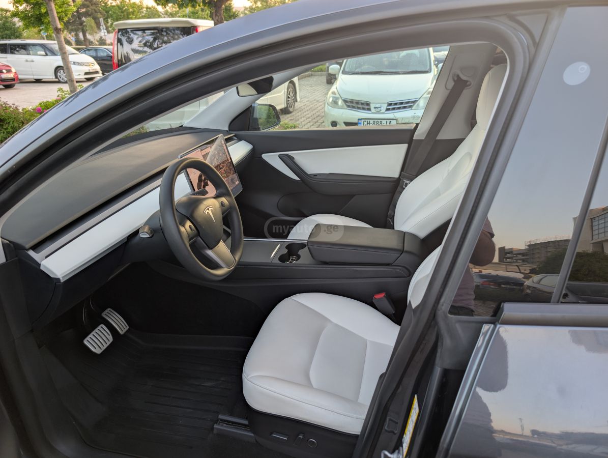 Tesla Model Y 2021 — photo 2