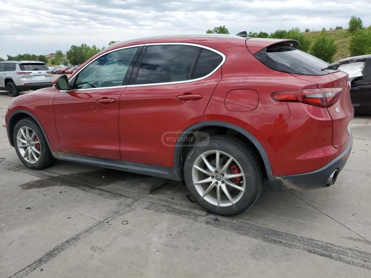 Alfa Romeo Stelvio 2018 — photo 2