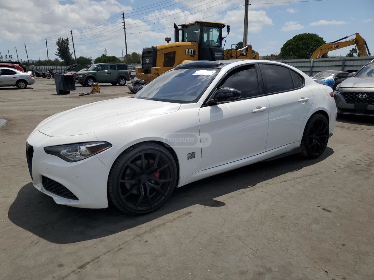 Alfa Romeo Giulia 2018 — photo 2