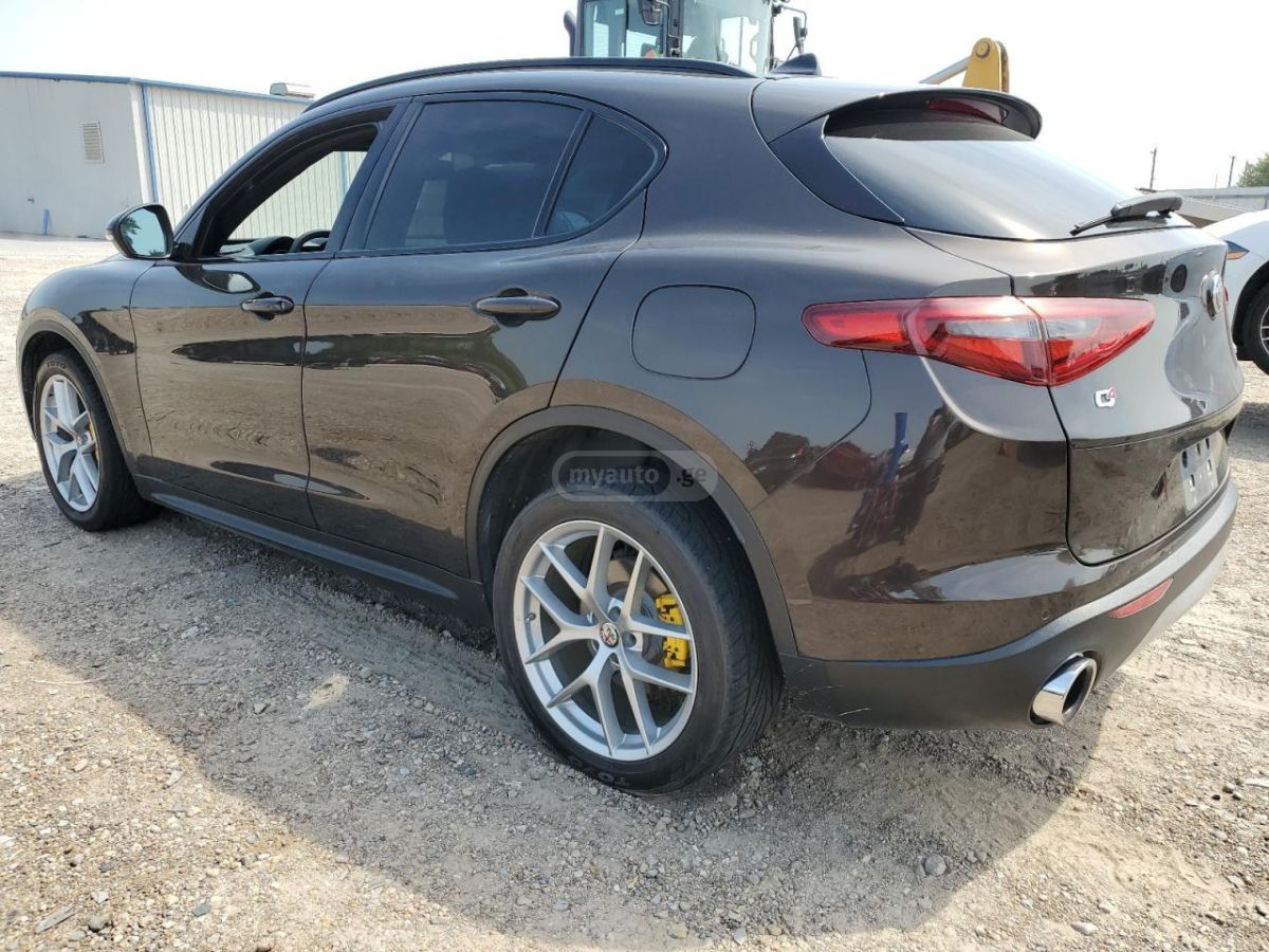 Alfa Romeo Stelvio 2018 — photo 2