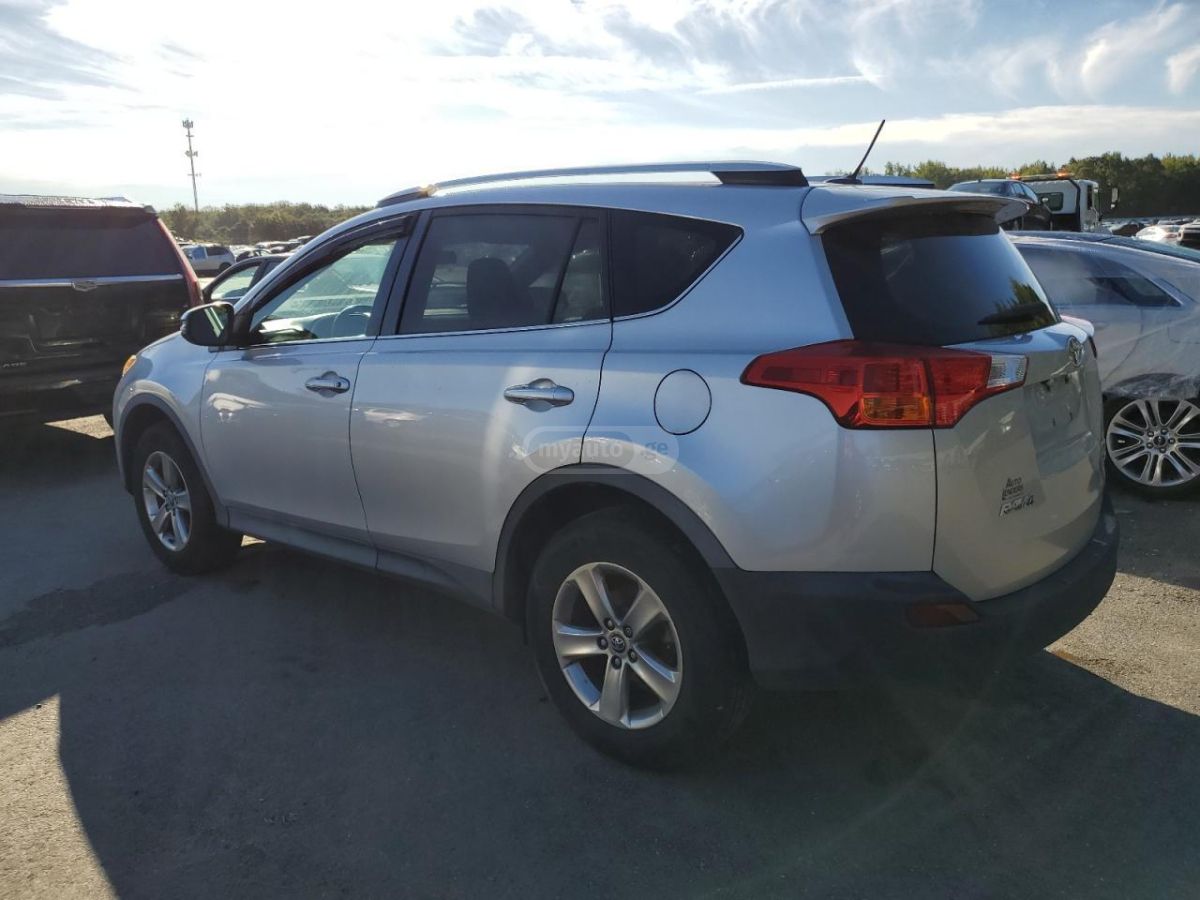 Toyota RAV4 2015 — photo 2