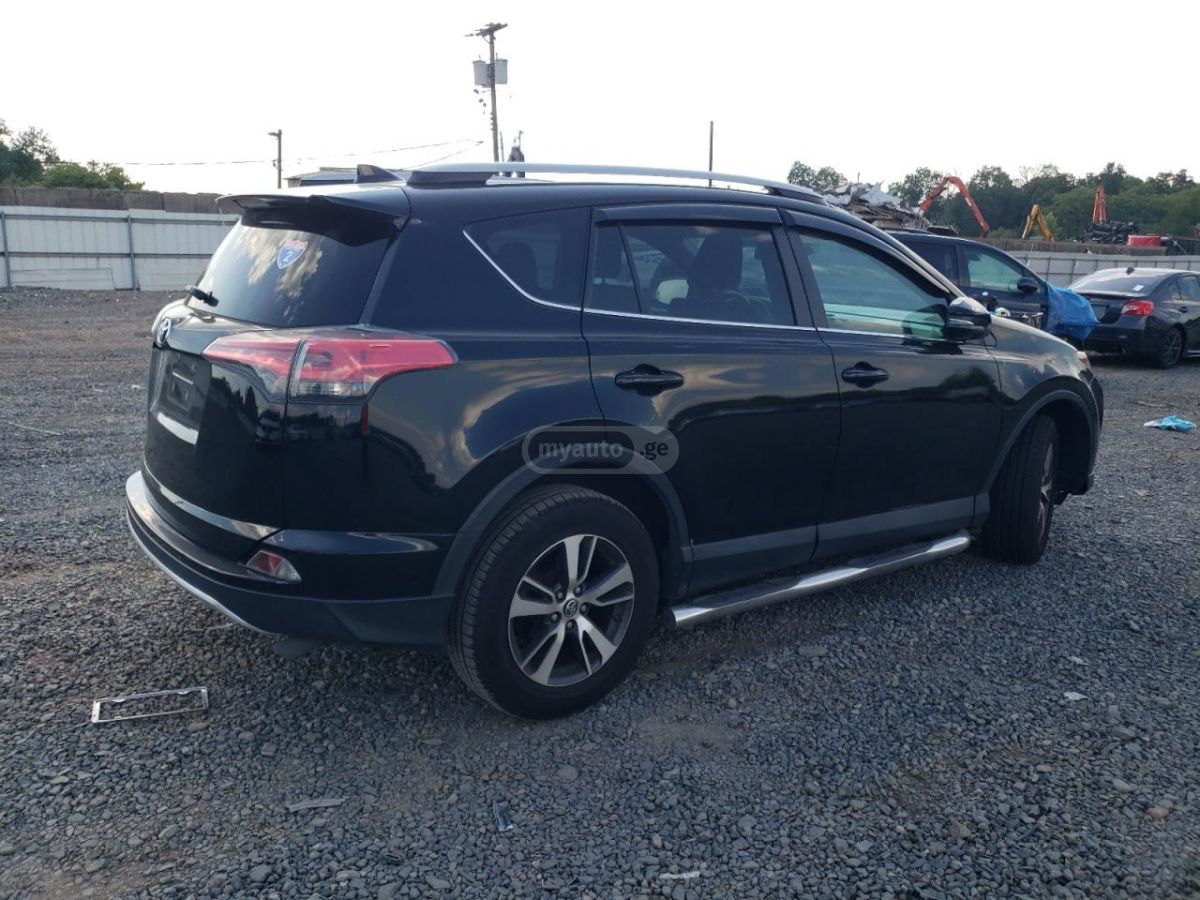 Toyota RAV4 2018 — photo 2