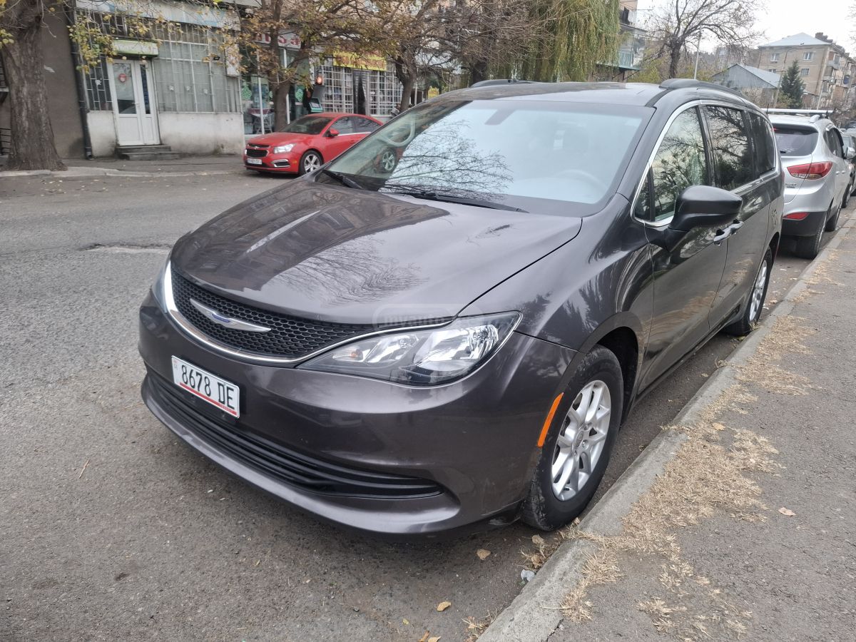 Chrysler Voyager 2020 — photo 2