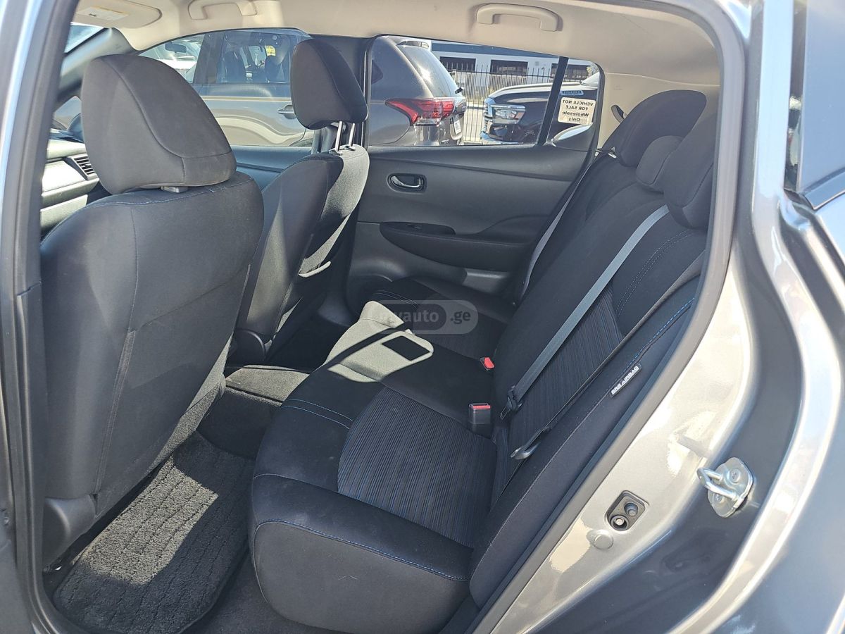 Nissan Leaf 2020 — photo 2