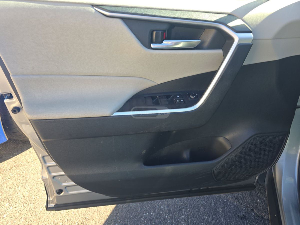 Toyota RAV 4 2020 — photo 2