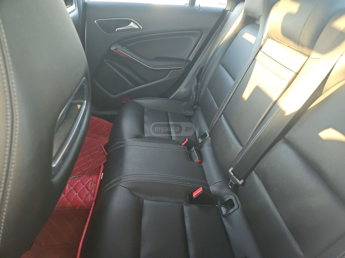 Mercedes-Benz CLA 250 2018 — photo 2