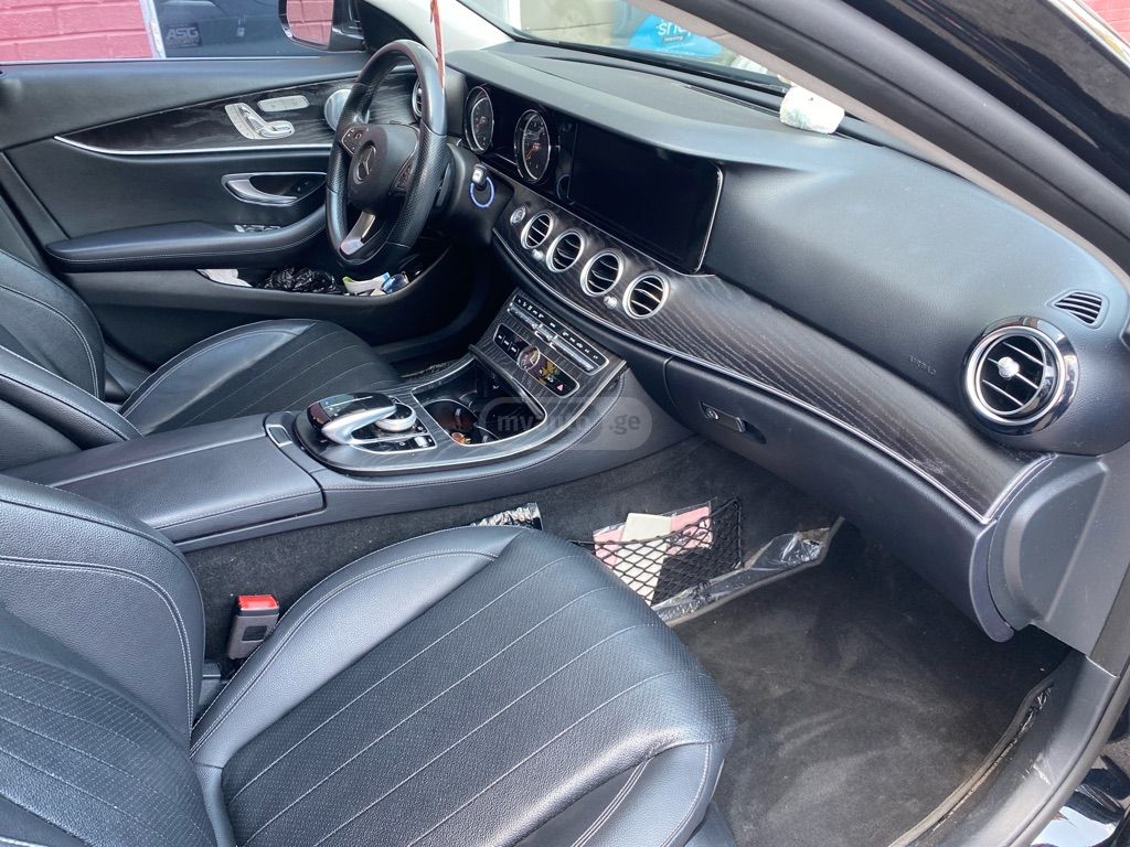 Mercedes-Benz E 300 2018 — photo 2
