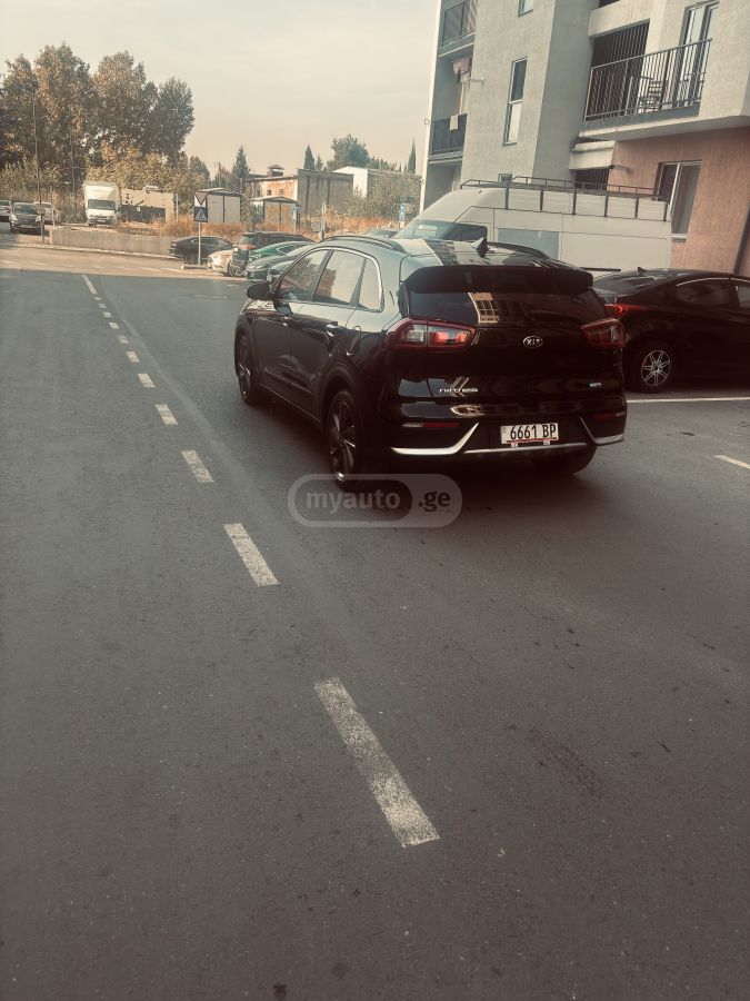 Kia Niro 2017 — photo 2