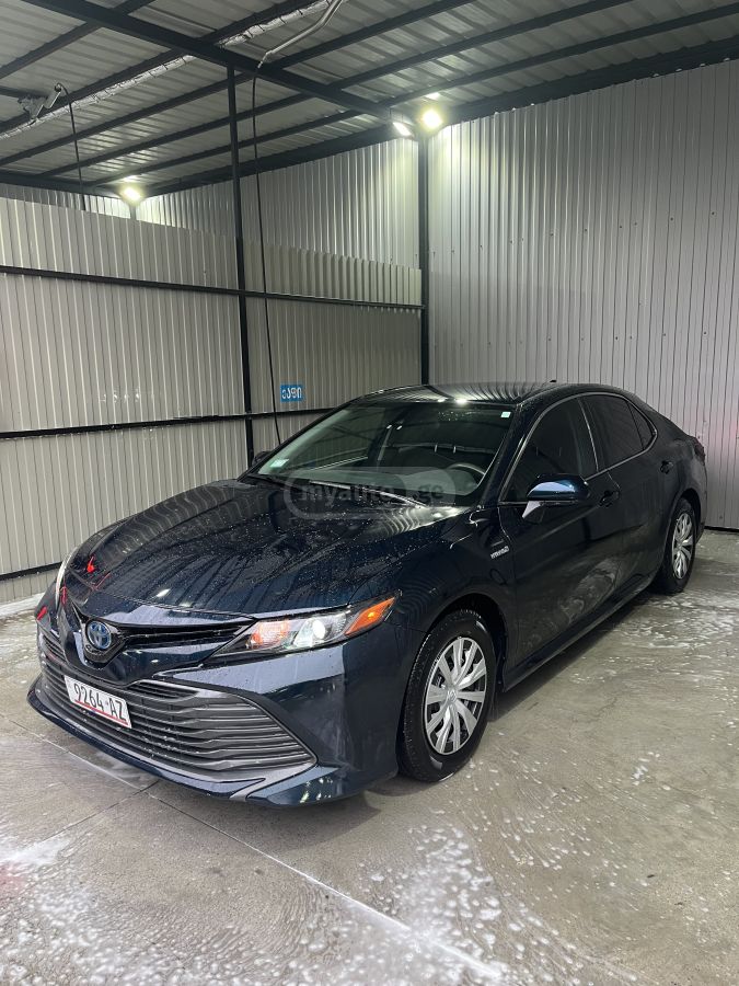 Toyota Camry 2018 — photo 2