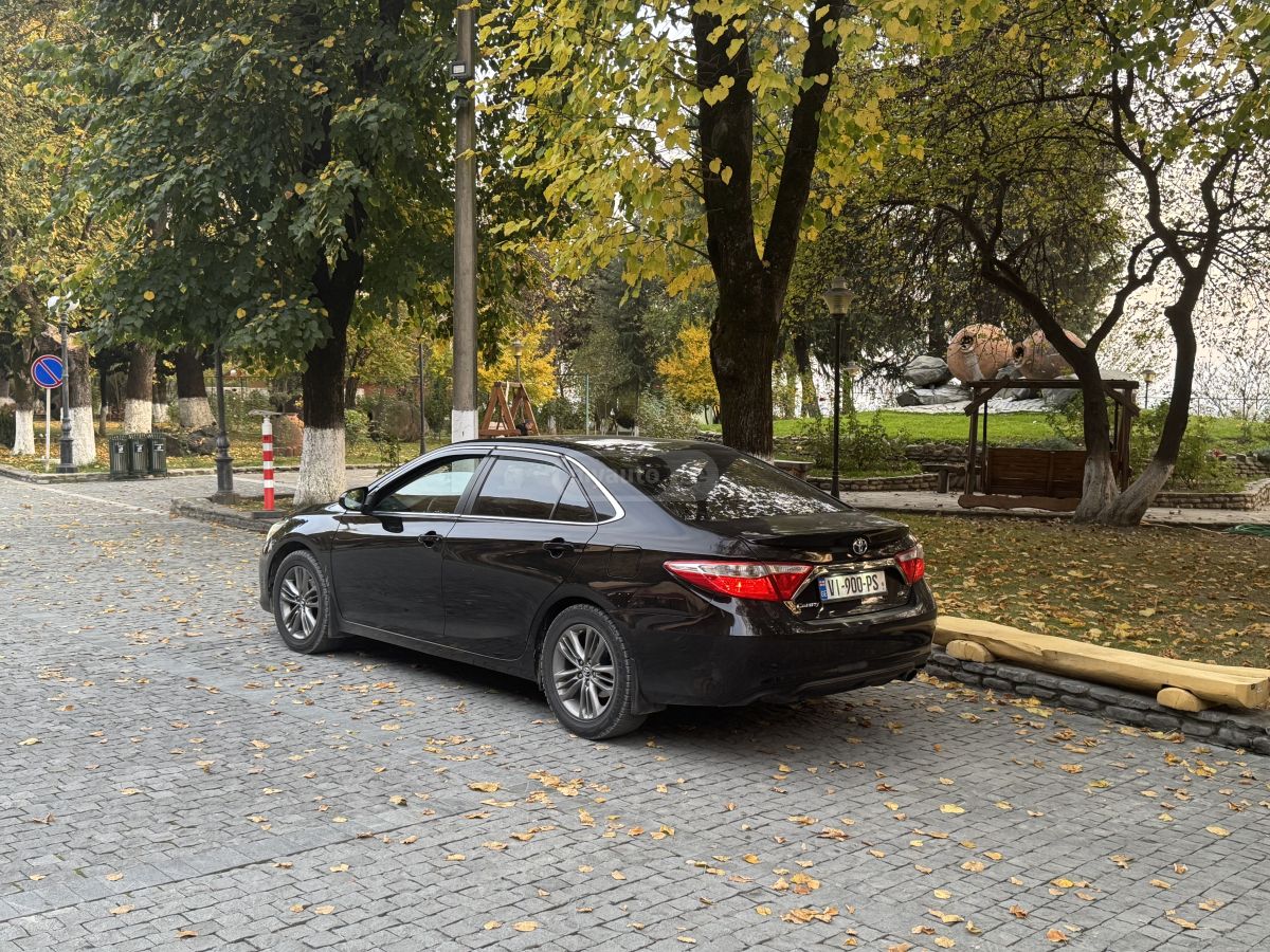 Toyota Camry 2017 — photo 2