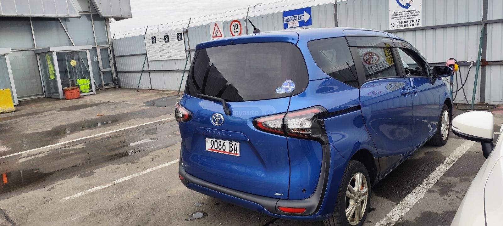 Toyota Sienta 2017 — photo 2
